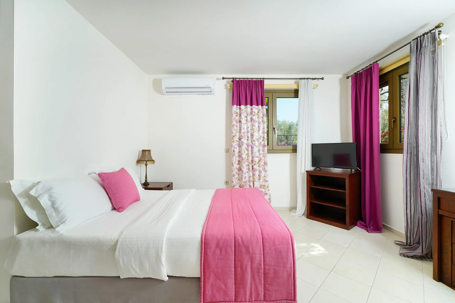 Tiara Holidays - MaryAn Luxury Apartments - Studio - Semi basement - bračni ležaj